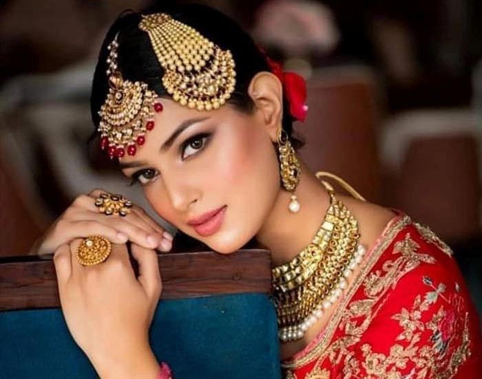 Vẻ đẹp ngọt ngào của tân Hoa hậu Hoàn vũ Ấn Độ 